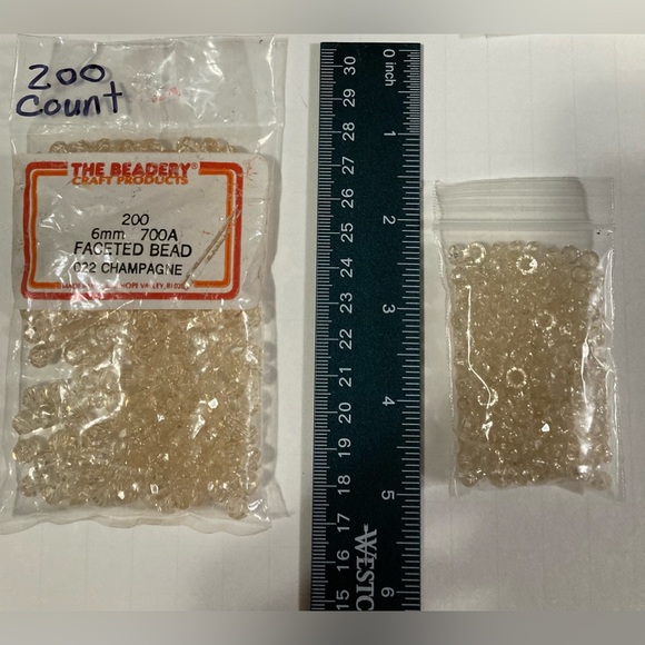 Lot of different types of beads & tassels for craft or jewelry making. - Picture 8 of 13